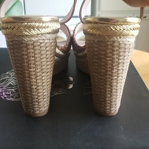 Vince Camuto wedge sandals - Picture 3 of 4